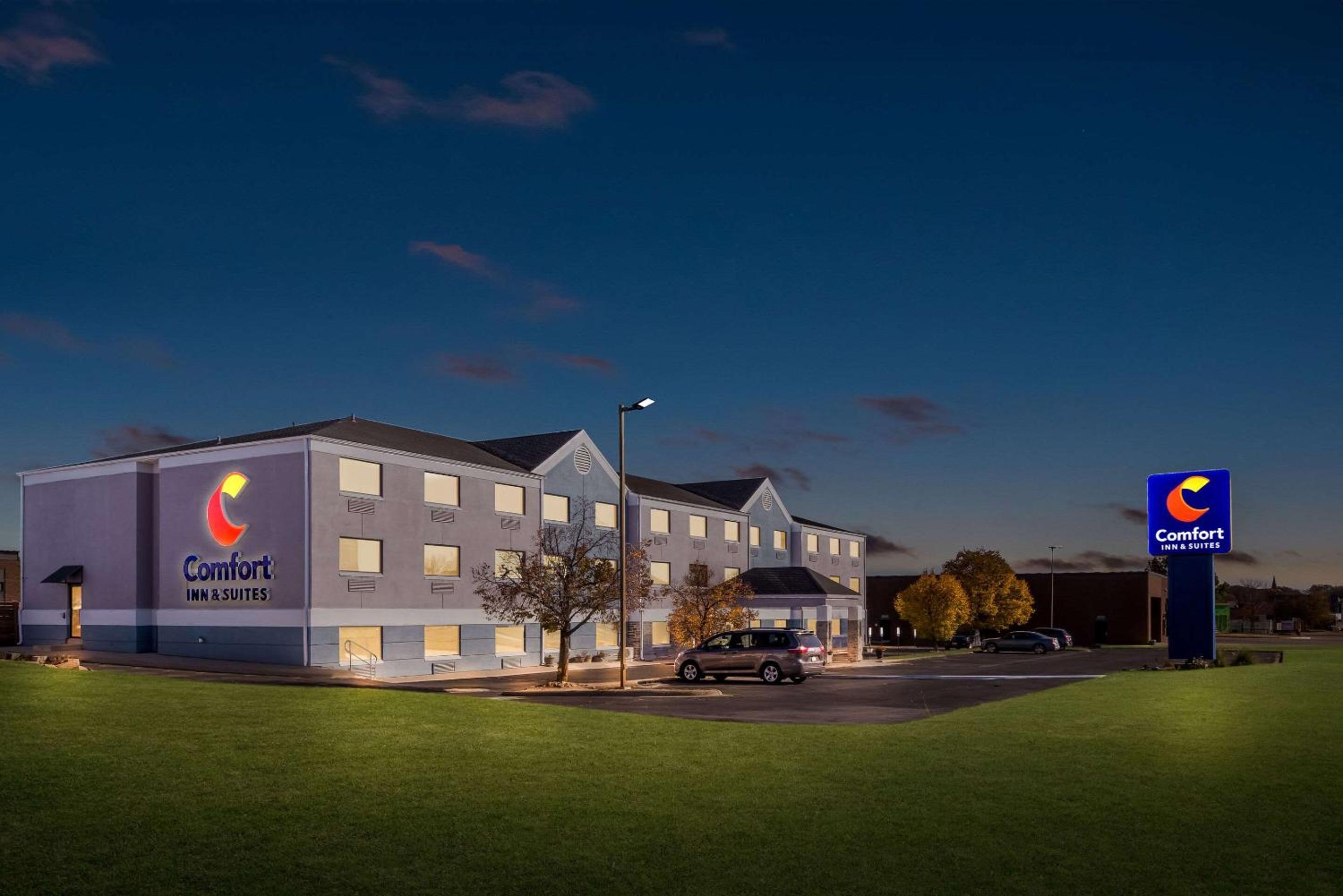 Comfort Inn & Suites Mason City - Clear Lake view 3