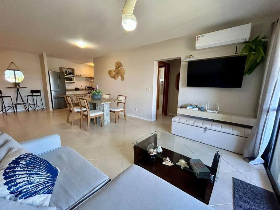 Apt em Jurerê com dois quartos próximo à praia