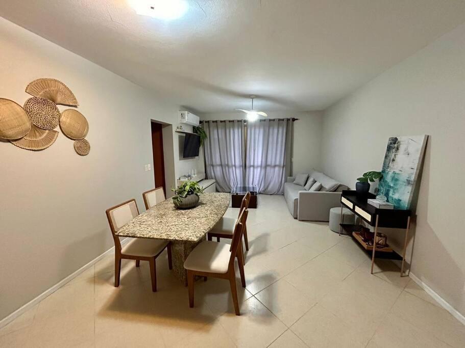 Apt em Jurerê com dois quartos próximo à praia