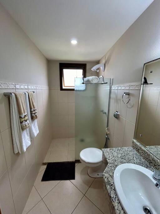 Apt em Jurerê com dois quartos próximo à praia