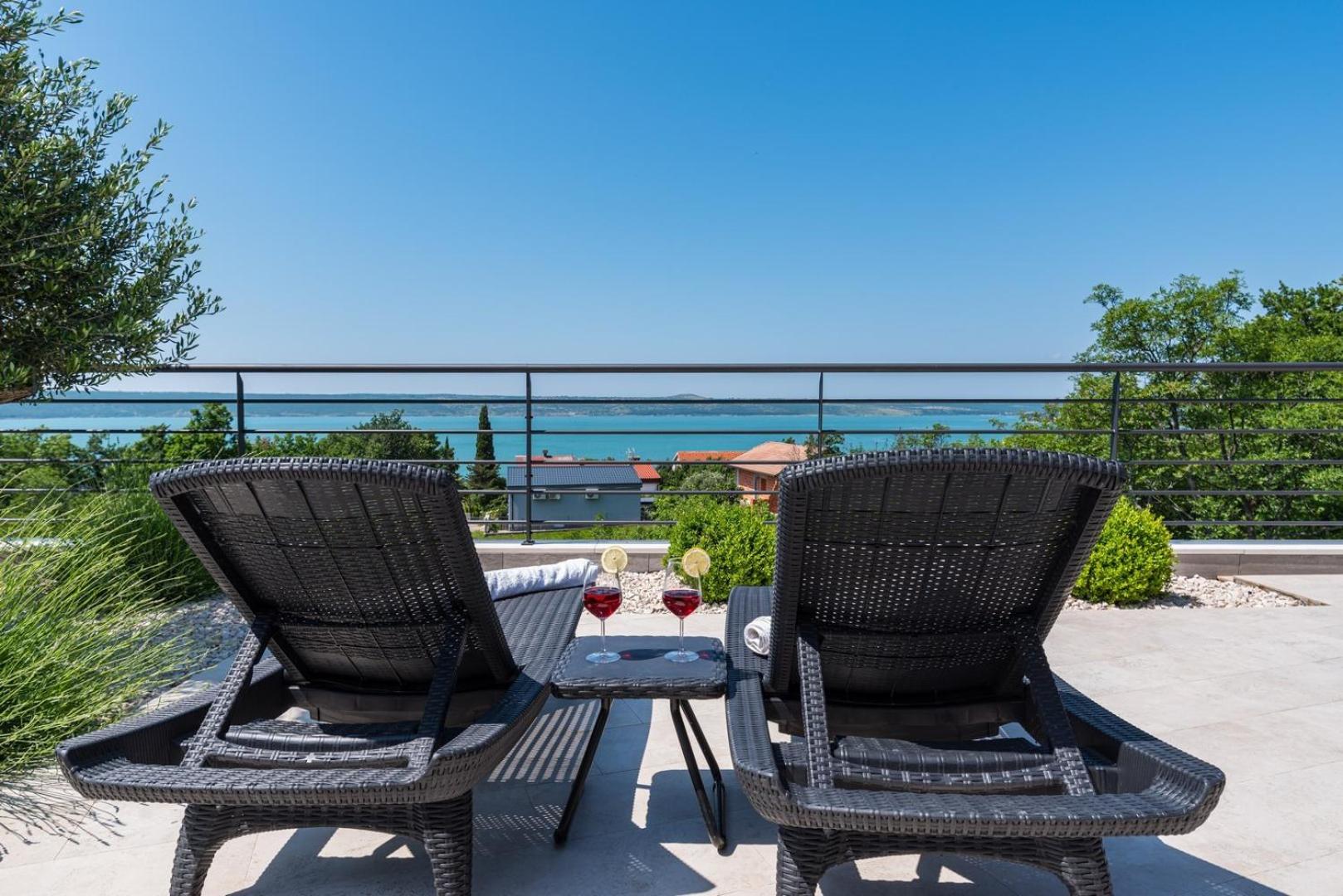 Luxury Villa Royal Hill with 34 m2 pool view 2