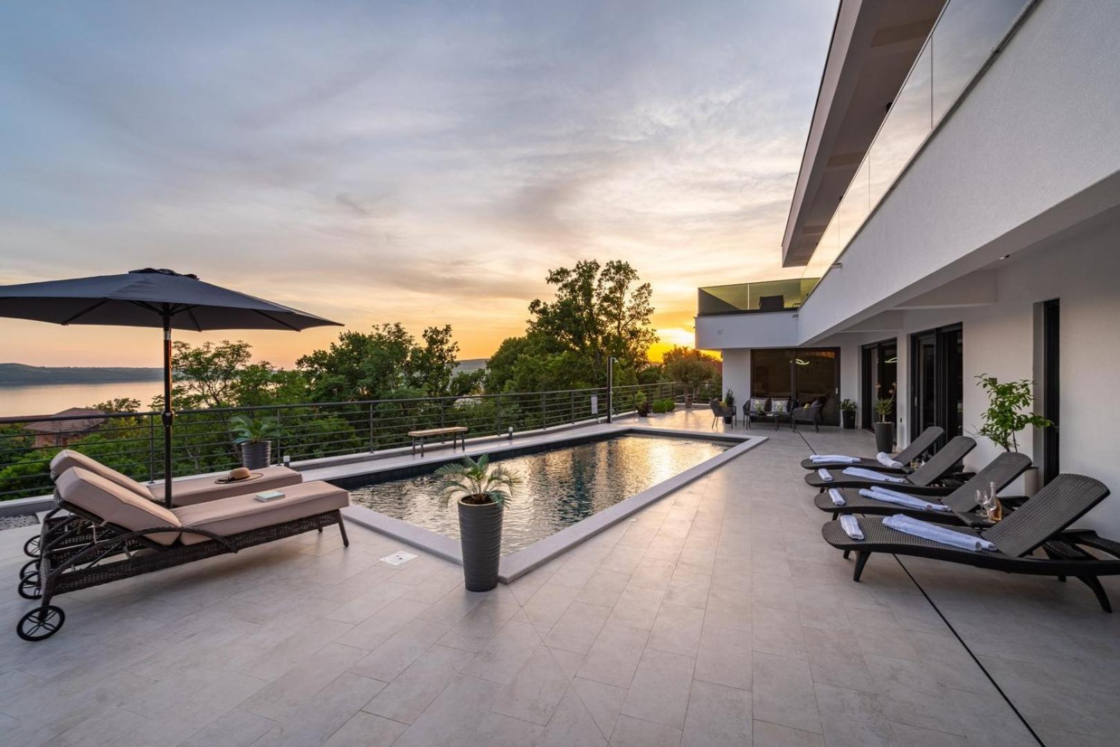 Luxury Villa Royal Hill with 34 m2 pool view 4