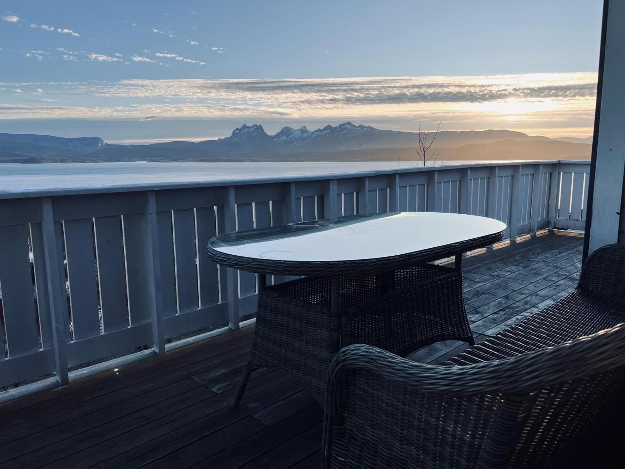 Panorama view! Modern,Balcony/parking view 4