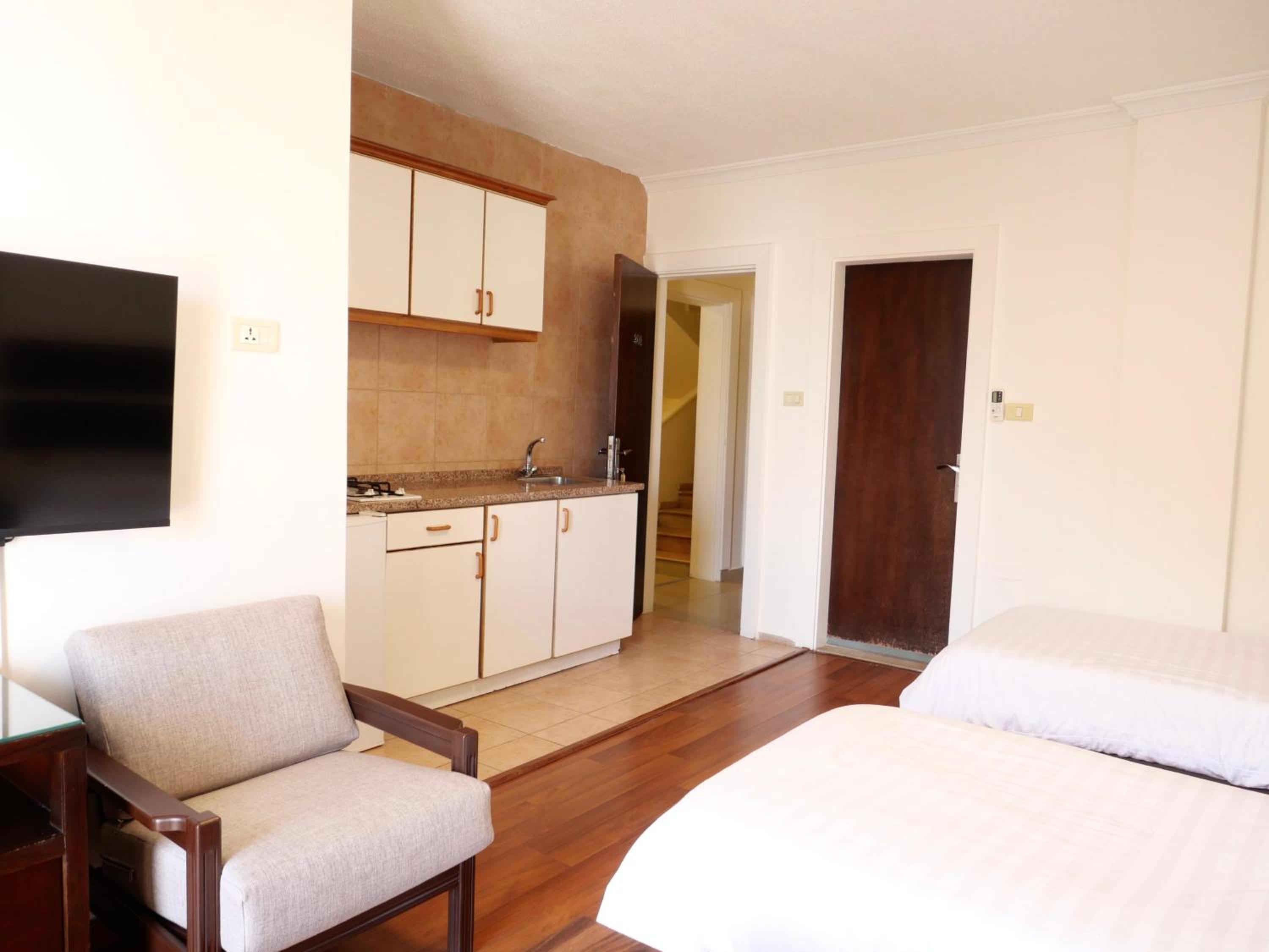 Granada Suites Hotel