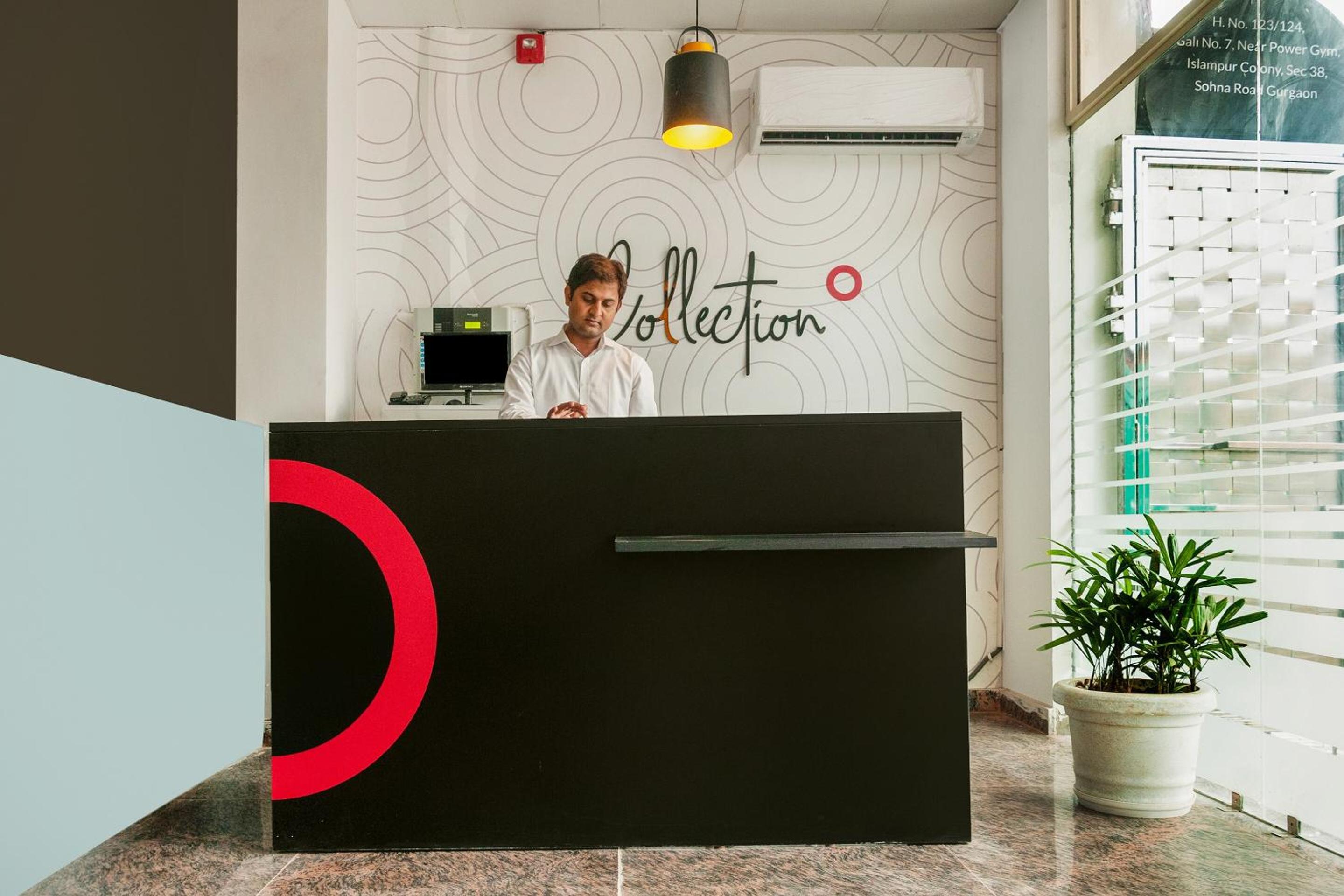 Lobby & Reception