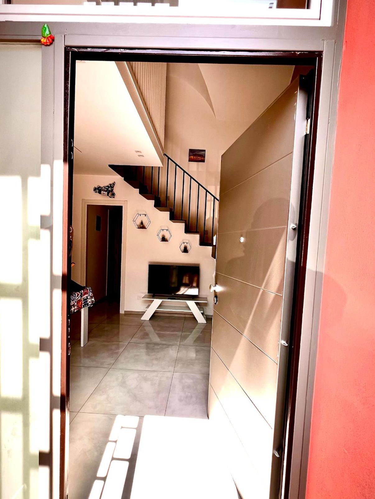 FicuriniasHouse-Cozy Central Flat with Parking