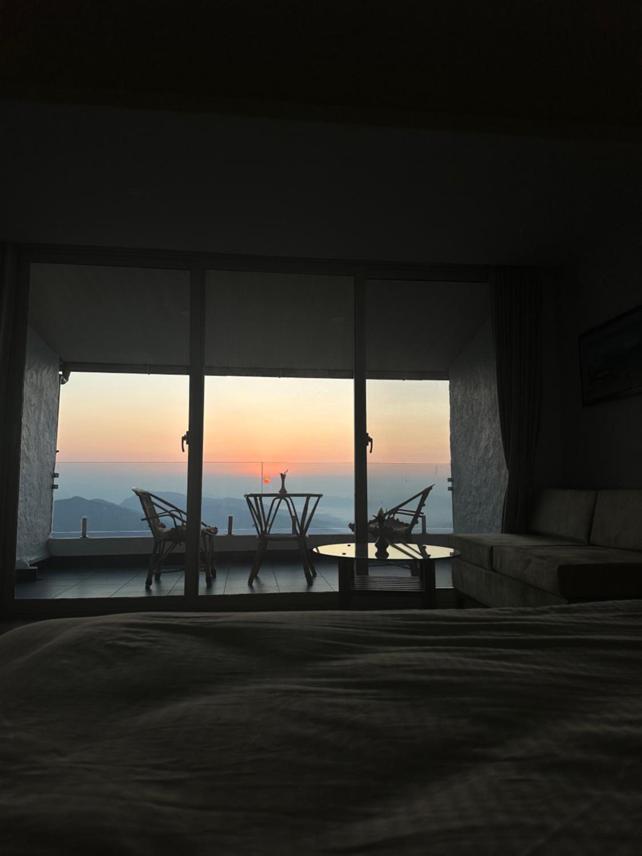 Superview Lodge - Family-Run, Himalayan Sunrise