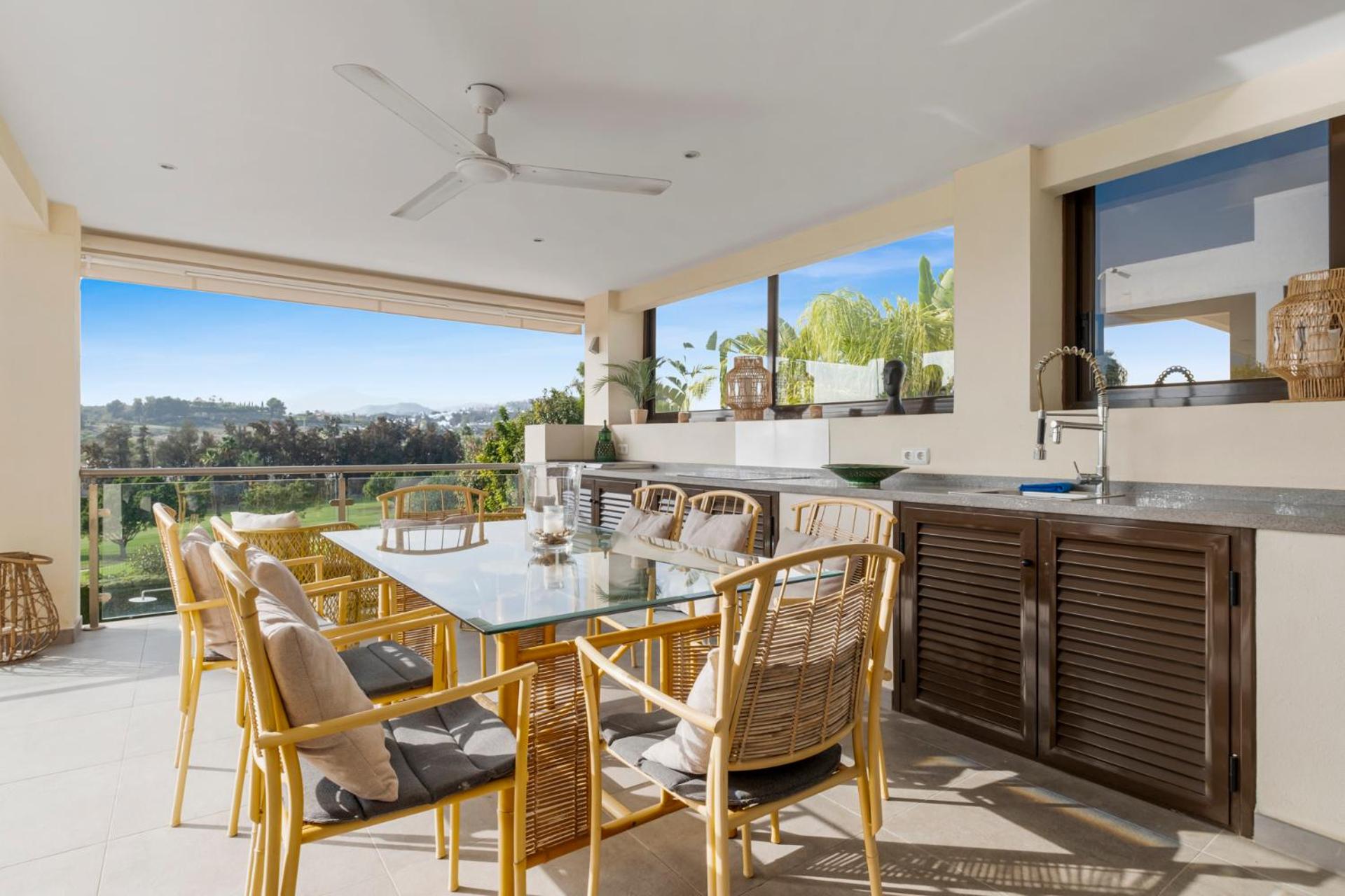 Marbella - Los Naranjos golf frontline villa photo 3