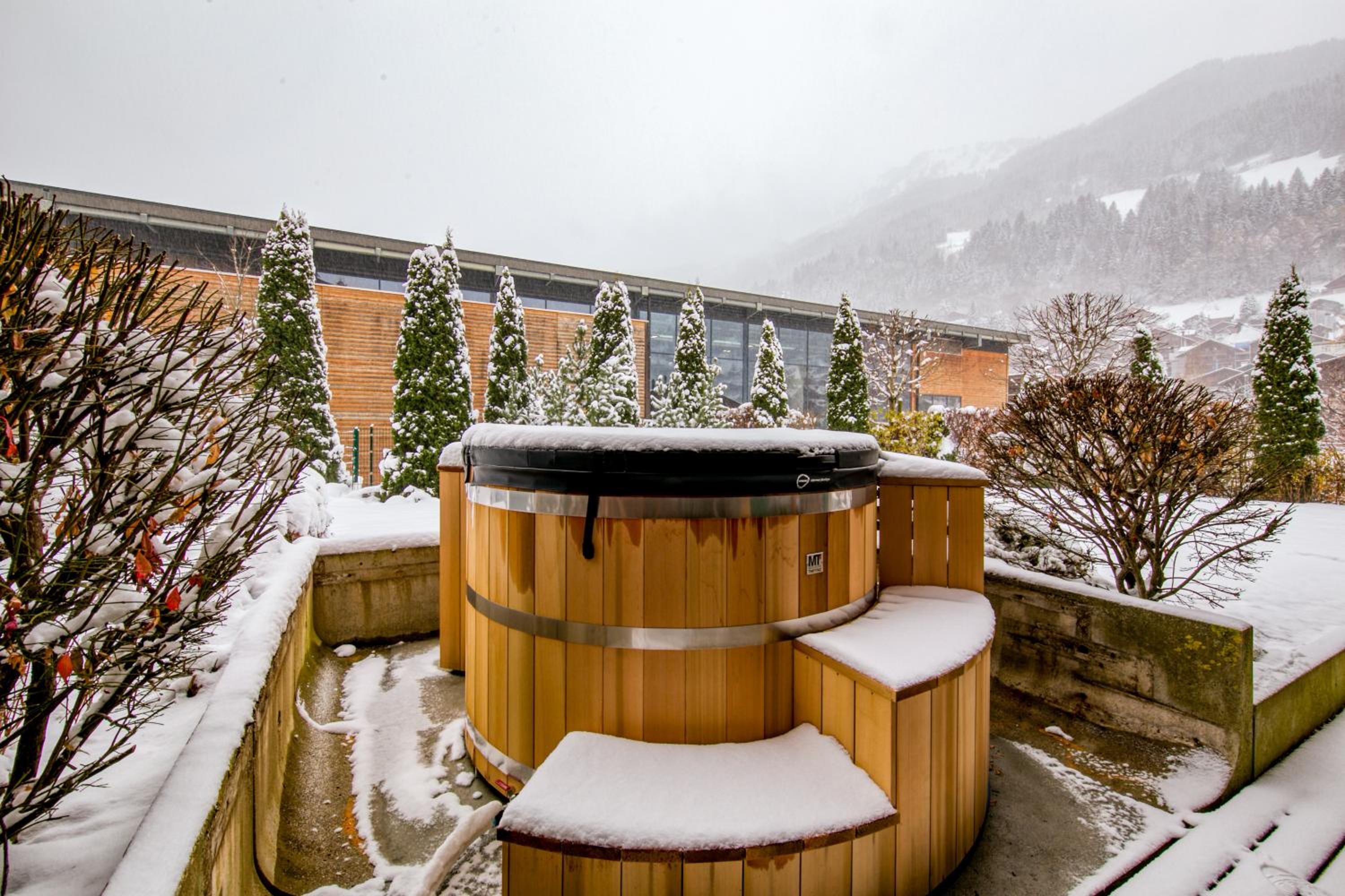 Lodge 1, hot tub and BBQ