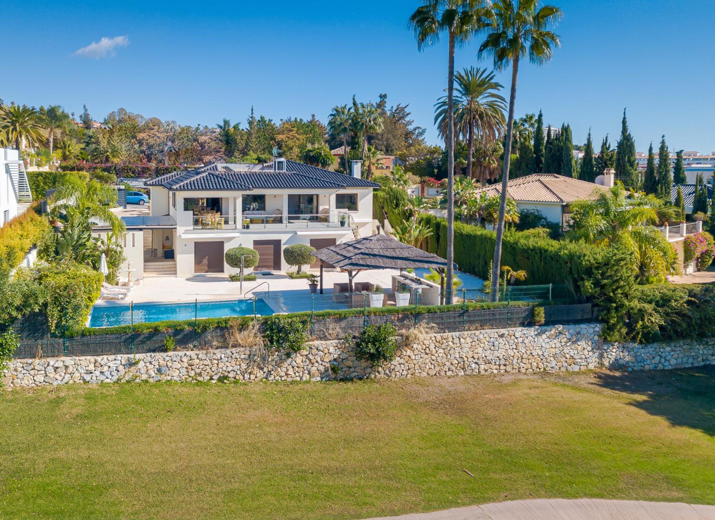 Marbella - Los Naranjos golf frontline villa photo 1