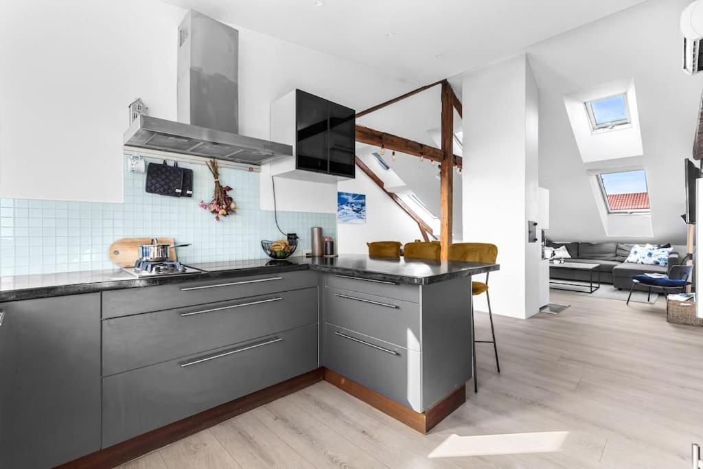 DINBNB APARTMENTS l Penthouse l Two Bath l Bathtub l Self check-in view 4