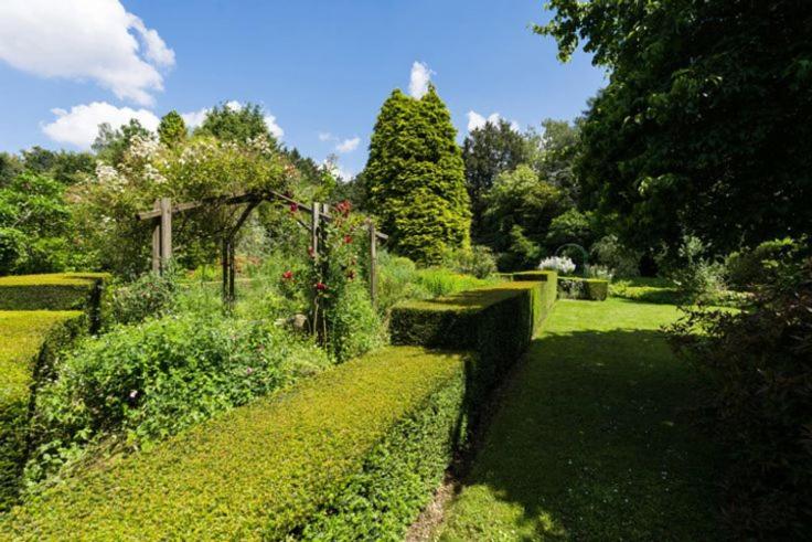 Appartement dans une Villa de Prestige avec Étangs et Serre
