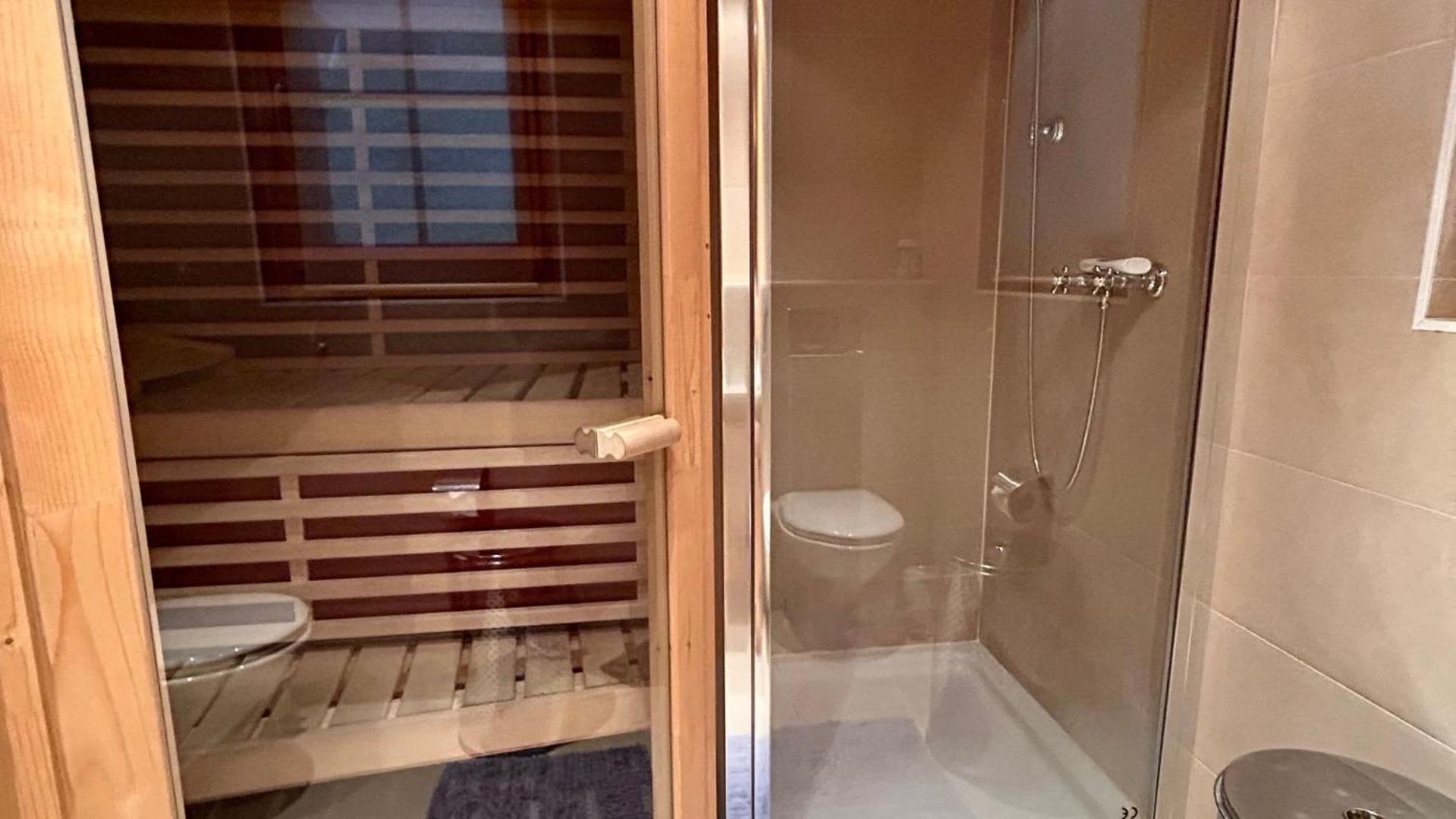 Luxurious Flat with Jacuzzi Sauna