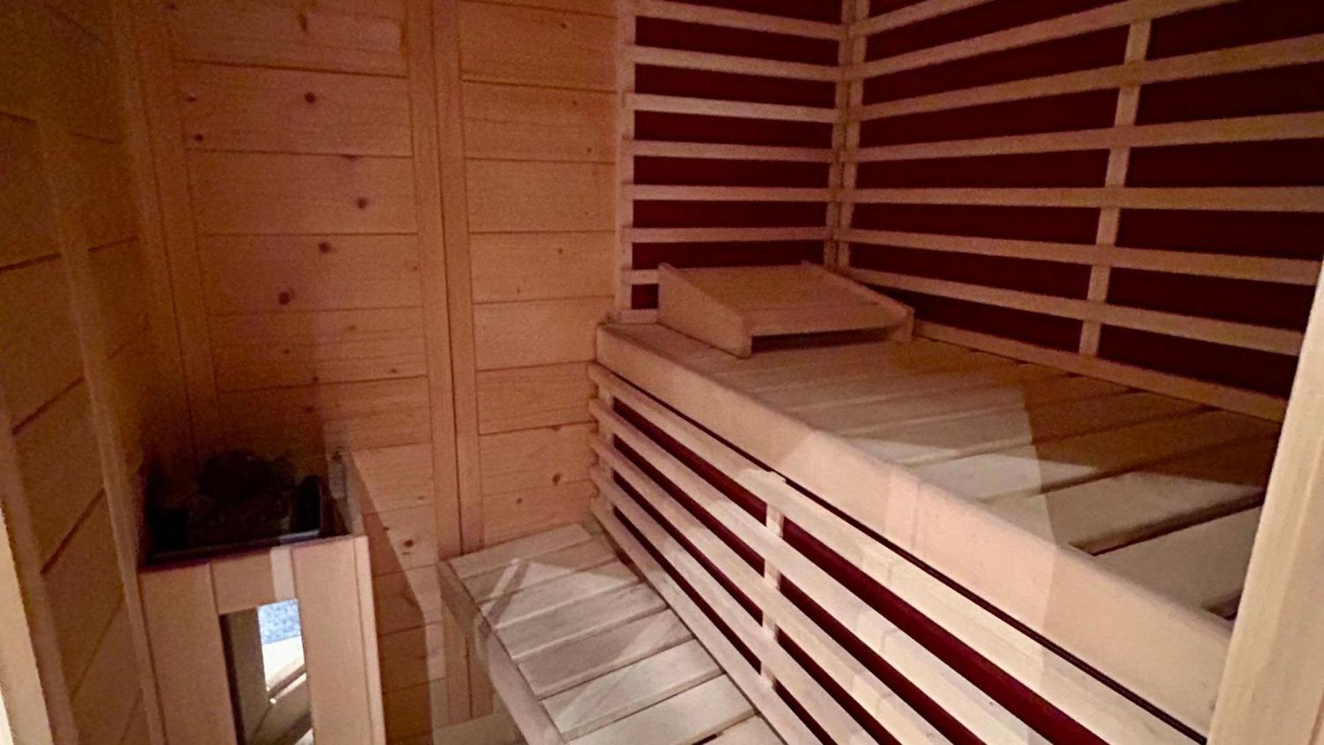 Luxurious Flat with Jacuzzi Sauna