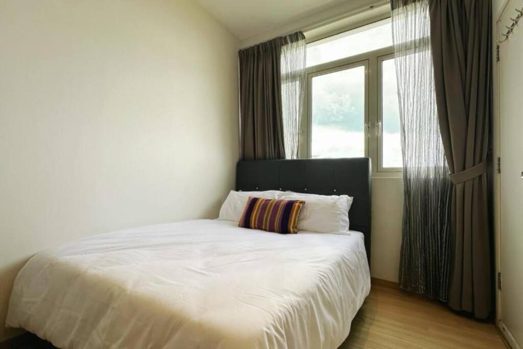 118 Island Plaza ComFy Seaview Suite photo 2