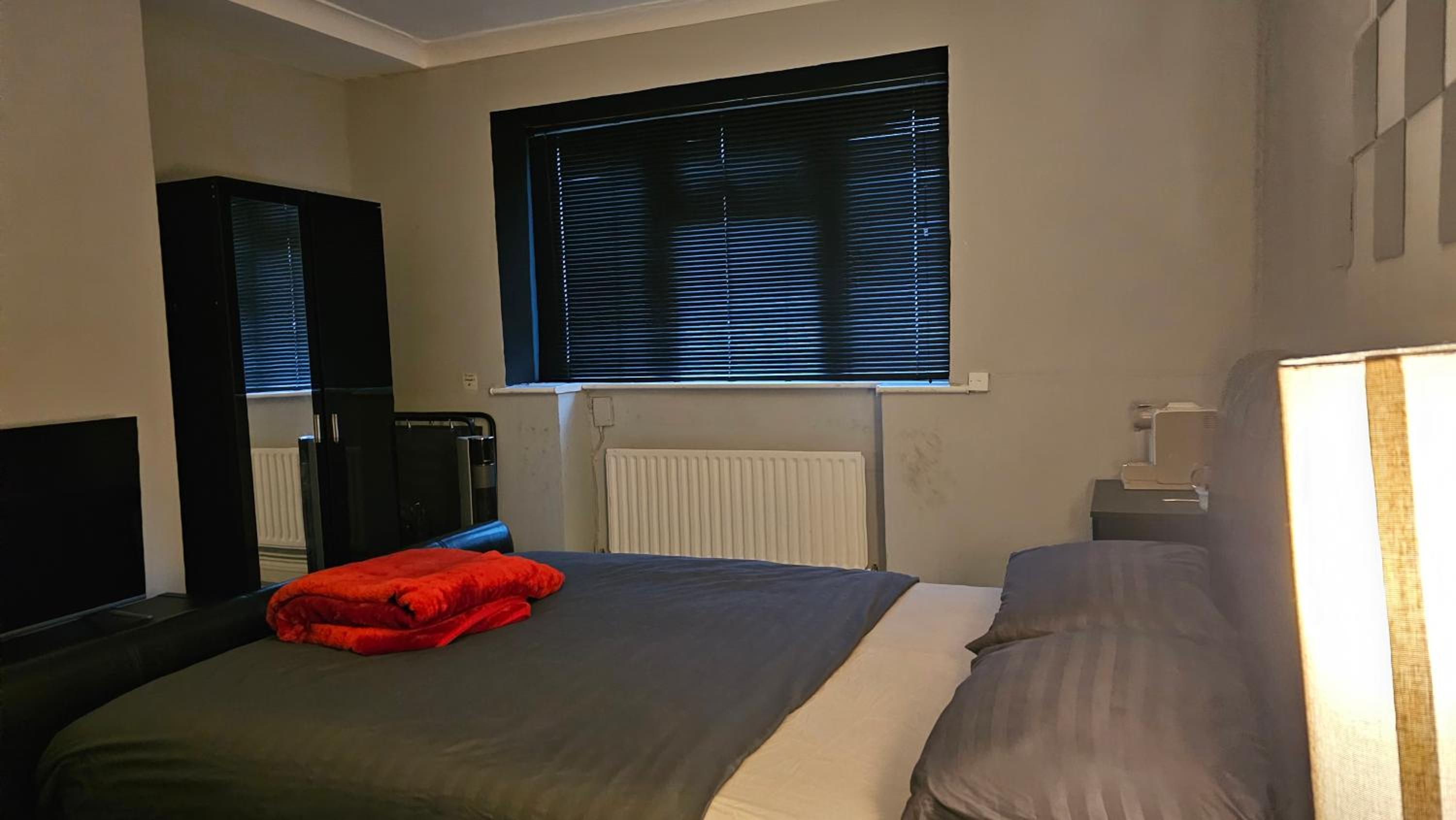 FLAT A - 33 Camden Square - Double Room
