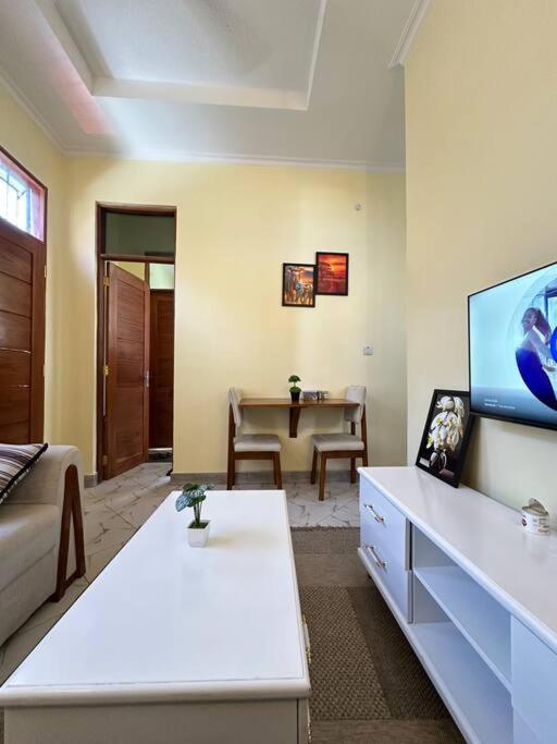 1 BR Home Entire Rental Unit view 4