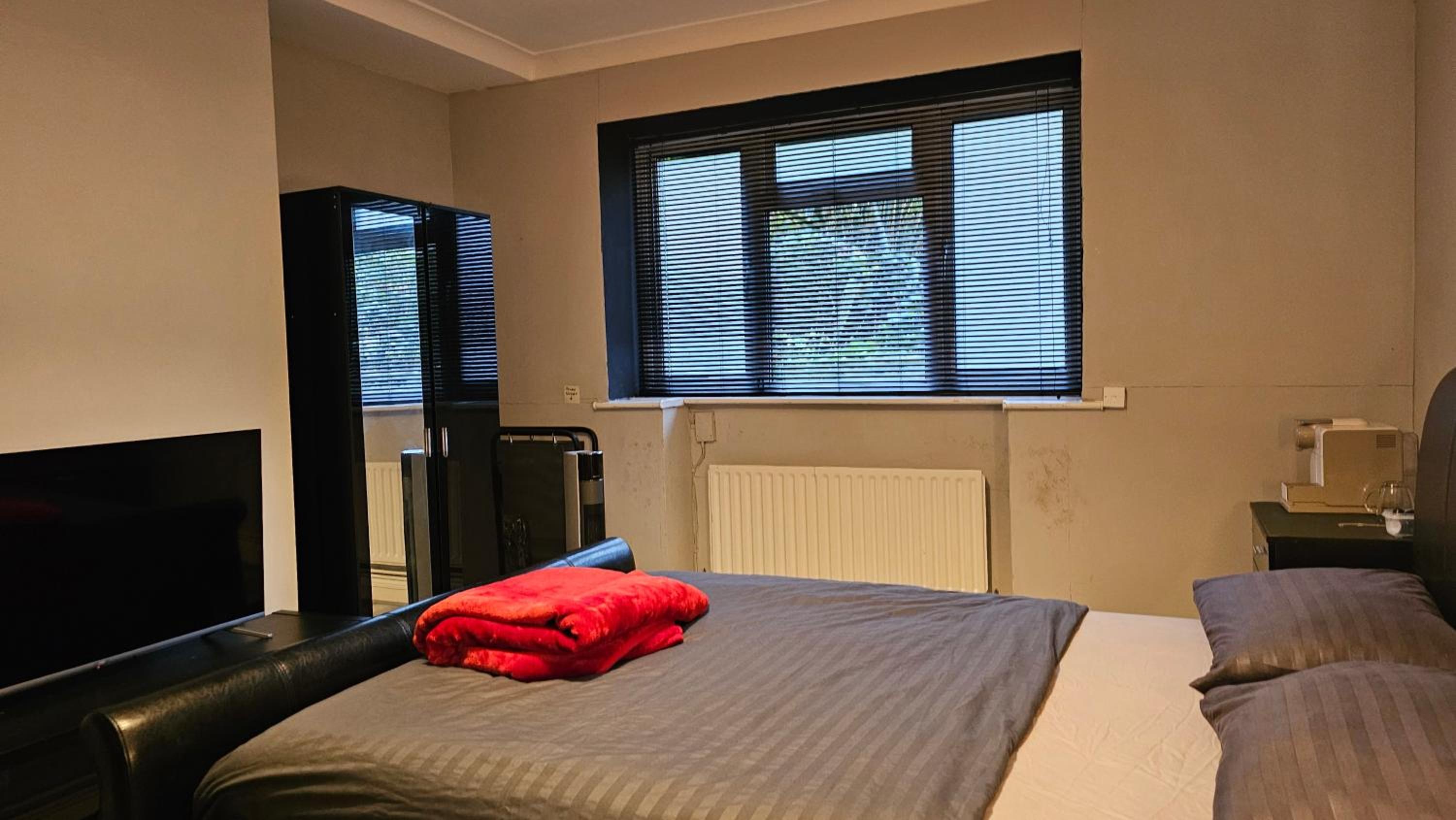 FLAT A - 33 Camden Square - Double Room