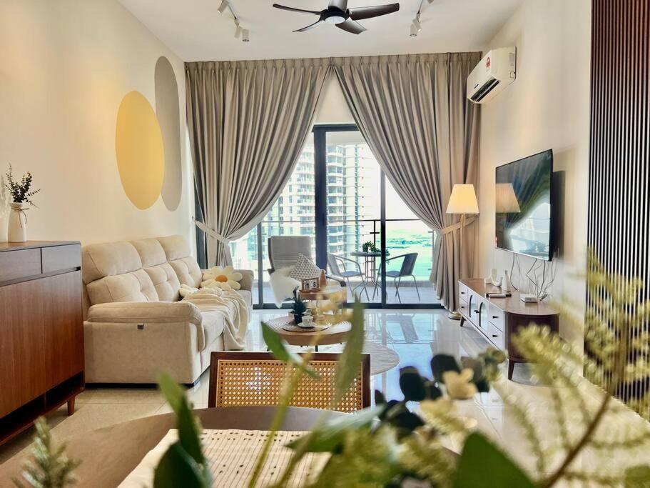 Country Garden Danga Bay Bay Point by R9 HomeStay