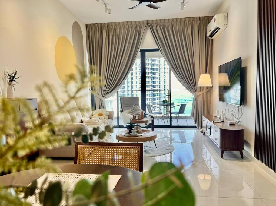 Country Garden Danga Bay Bay Point by R9 HomeStay
