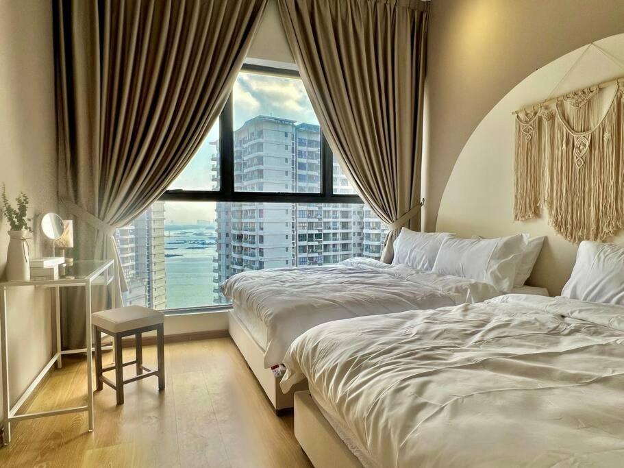 Country Garden Danga Bay Bay Point by R9 HomeStay