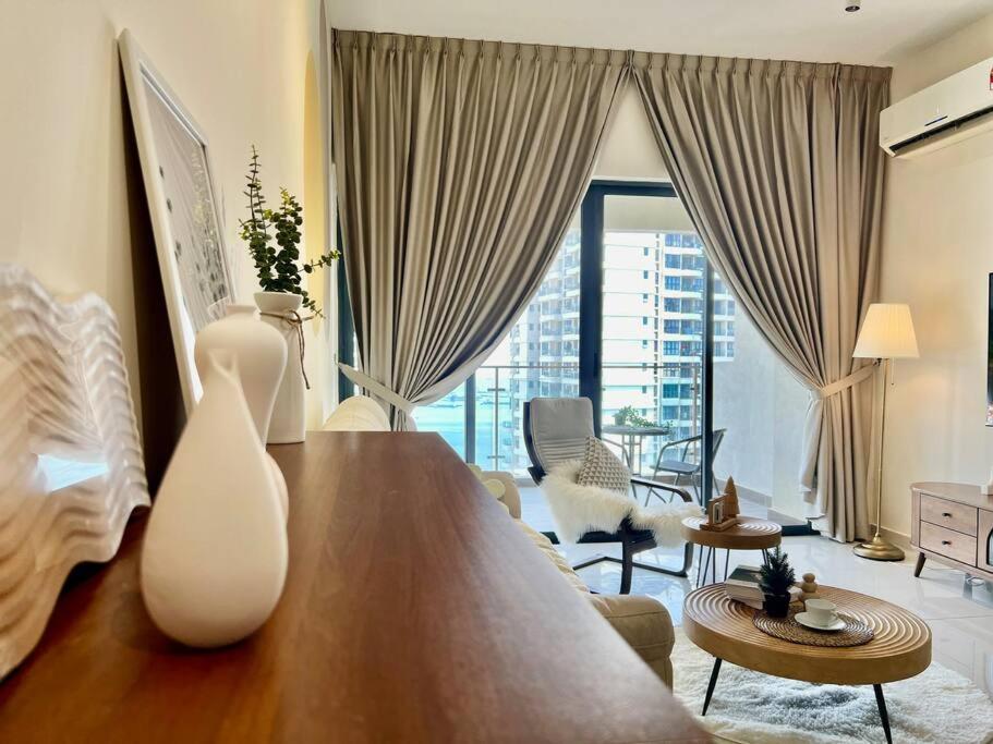 Country Garden Danga Bay Bay Point by R9 HomeStay