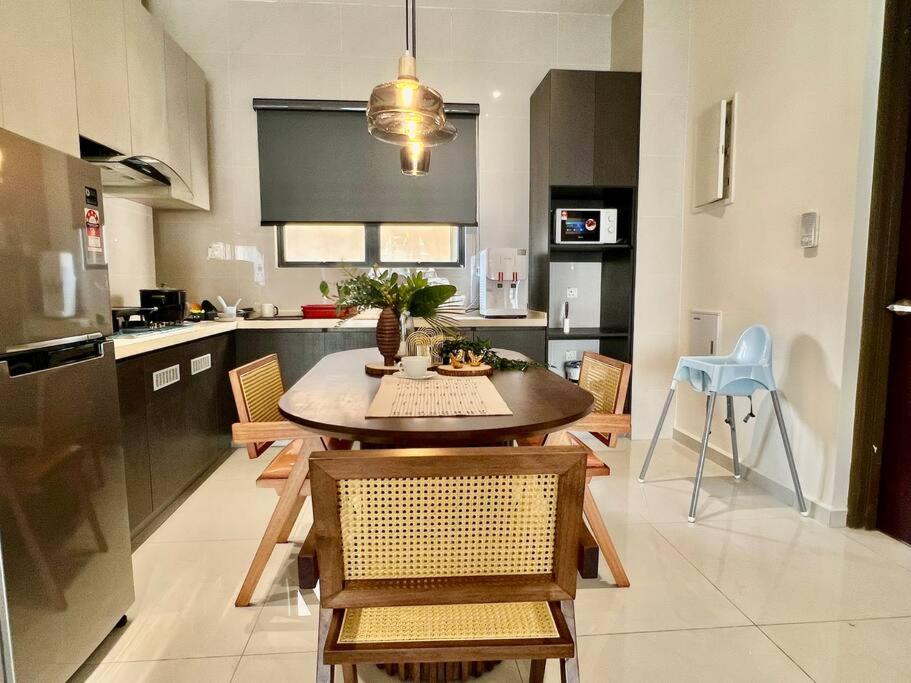 Country Garden Danga Bay Bay Point by R9 HomeStay