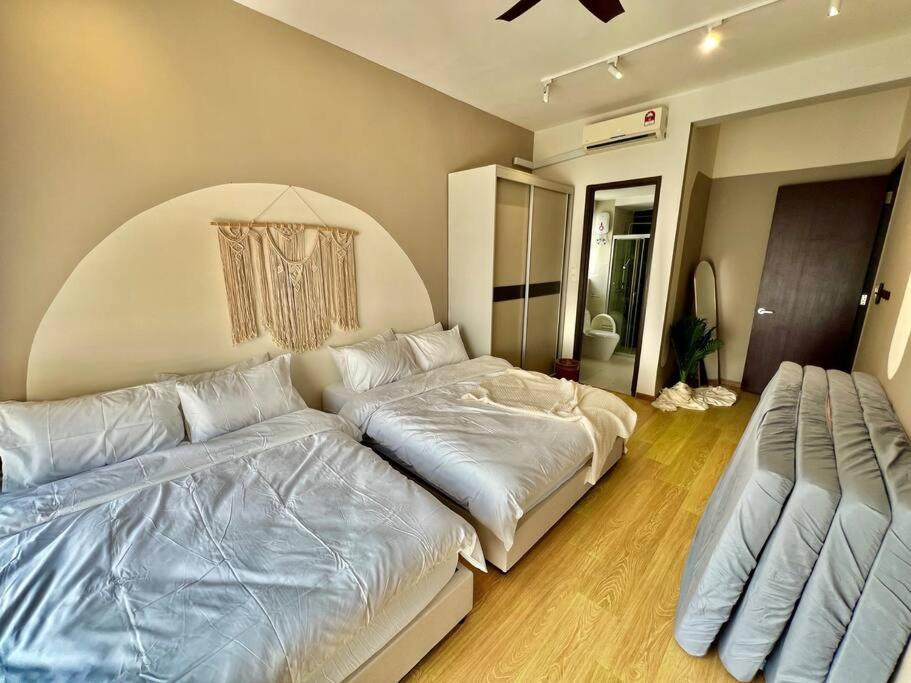 Country Garden Danga Bay Bay Point by R9 HomeStay