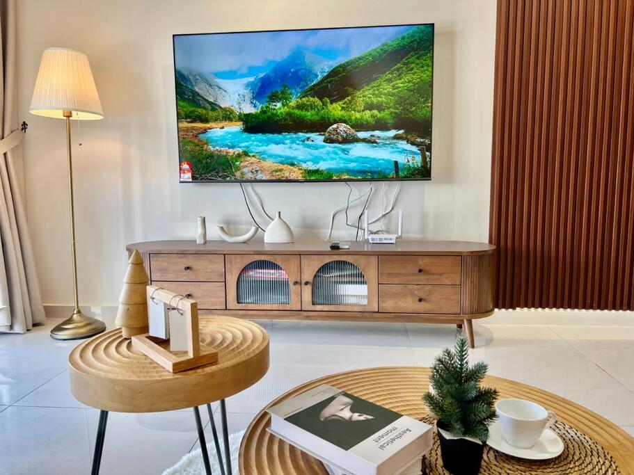 Country Garden Danga Bay Bay Point by R9 HomeStay