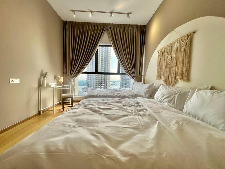 Country Garden Danga Bay Bay Point by R9 HomeStay