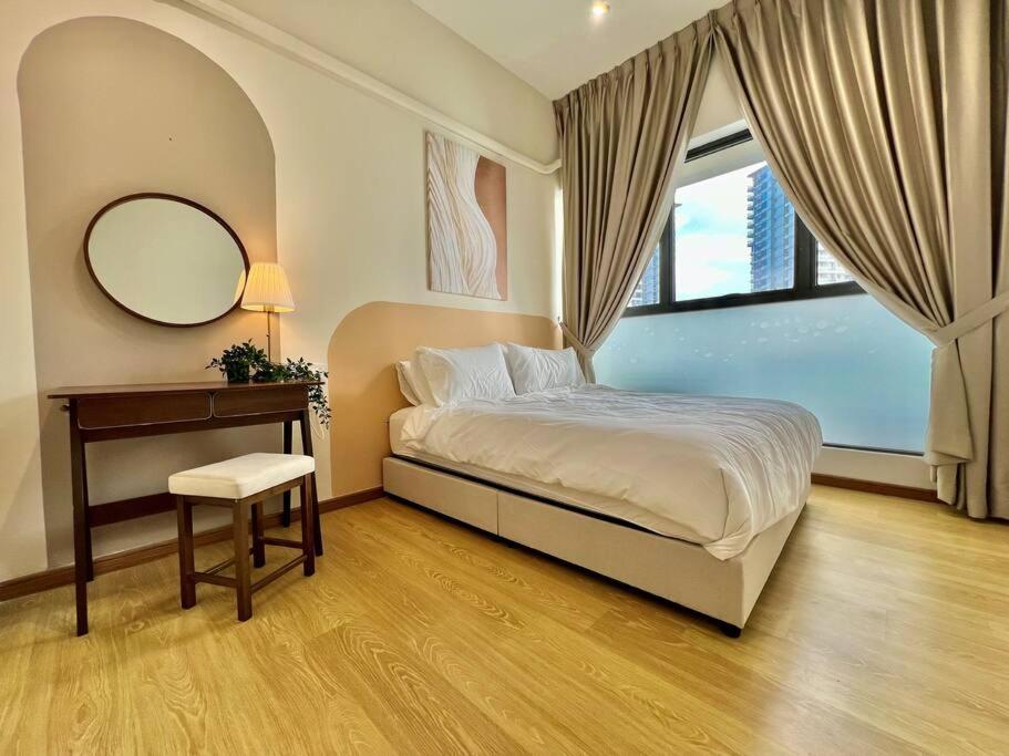 Country Garden Danga Bay Bay Point by R9 HomeStay