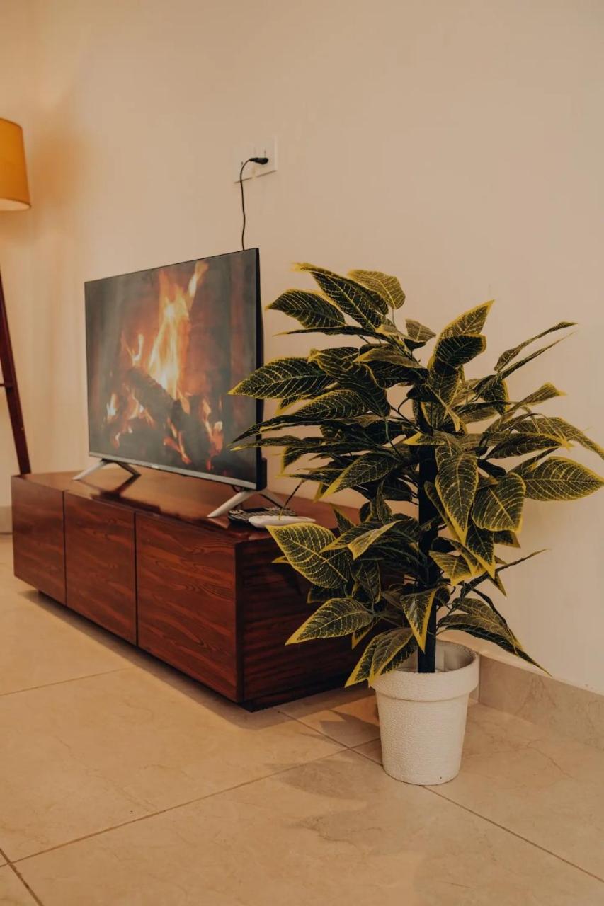 Luxury 1-BHK Apt in Central Gulberg CBD view 4