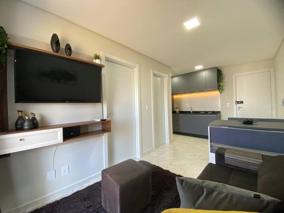Stúdio de 1 Quarto, Wifi 500mb, Condominio com Elevador, 1 Vaga de Garagem, Cozinha Completa - Indicado para Grupos, Hospedes a Trabalho, Família e Pets