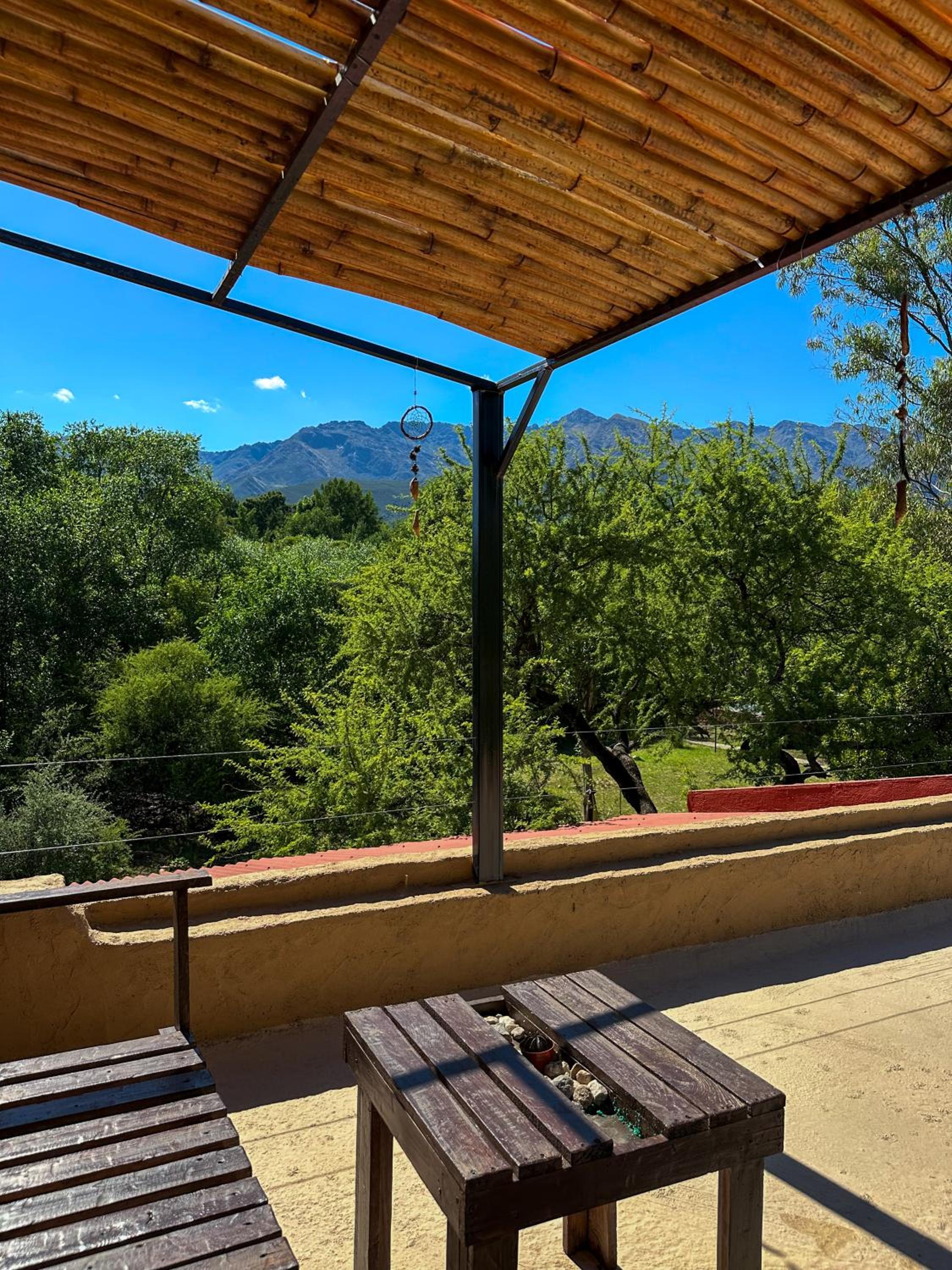 Casa de piedra con jardin y pileta - privada