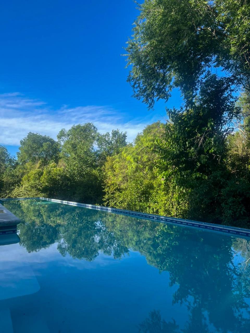 Casa de piedra con jardin y pileta - privada