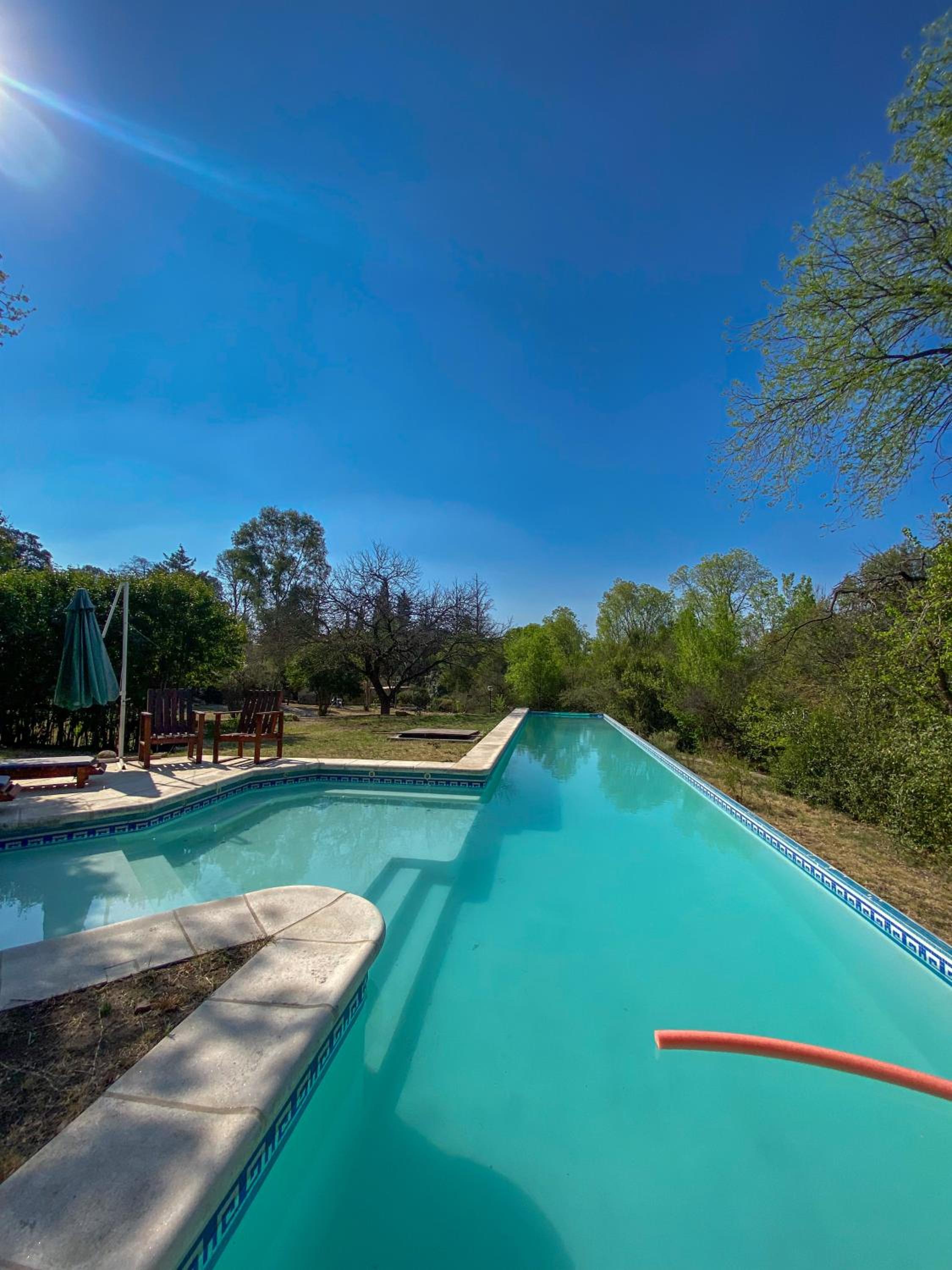 Casa de piedra con jardin y pileta - privada