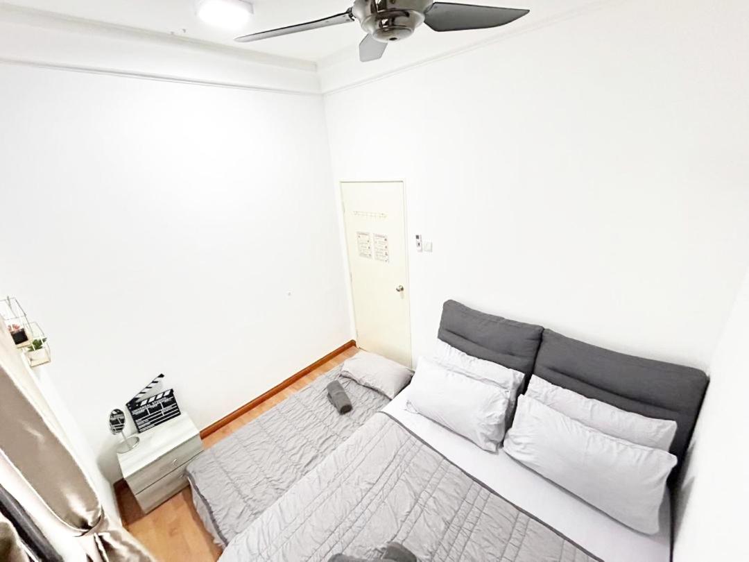 PLATINO, Huge Family 3BR Suite, Few steps to Paradigm Mall & Escape JB