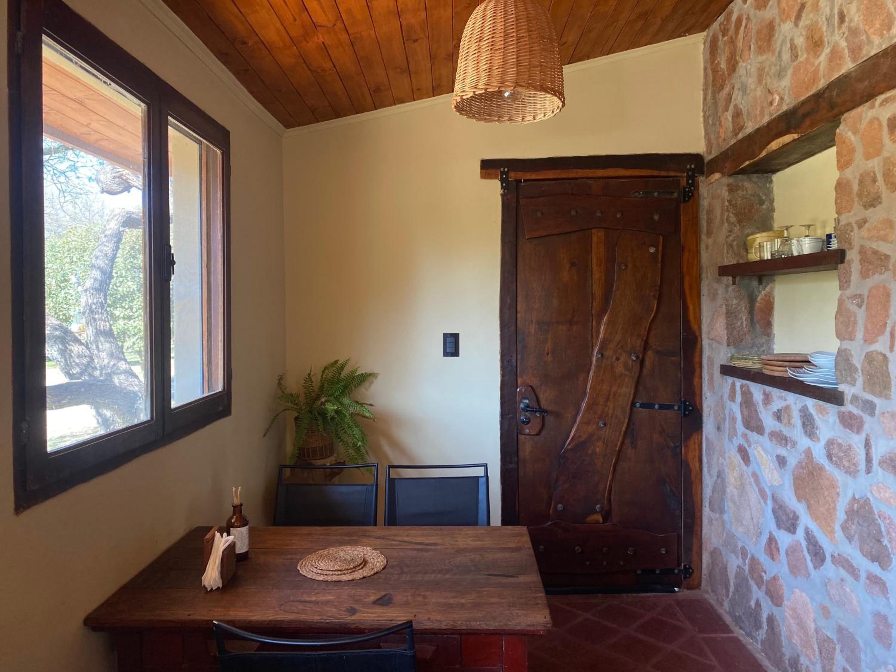 Casa de piedra con jardin y pileta - privada