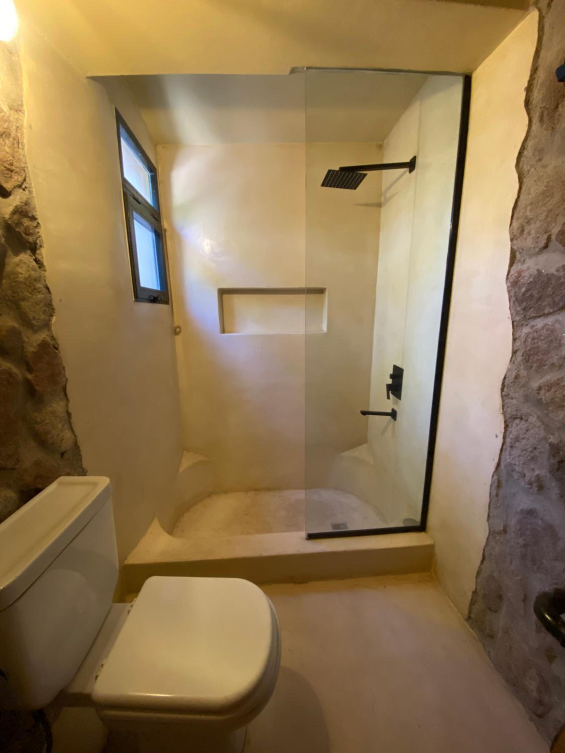 Casa de piedra con jardin y pileta - privada