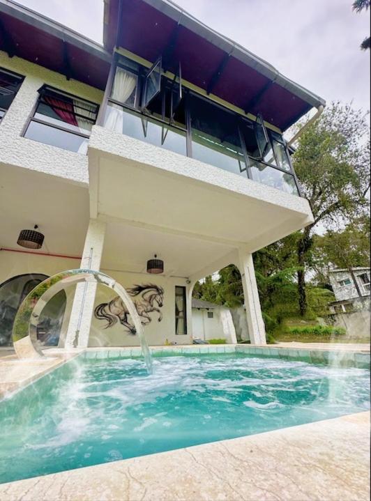 The White Horse, Private Pool, Sauna and Valley View photo 4