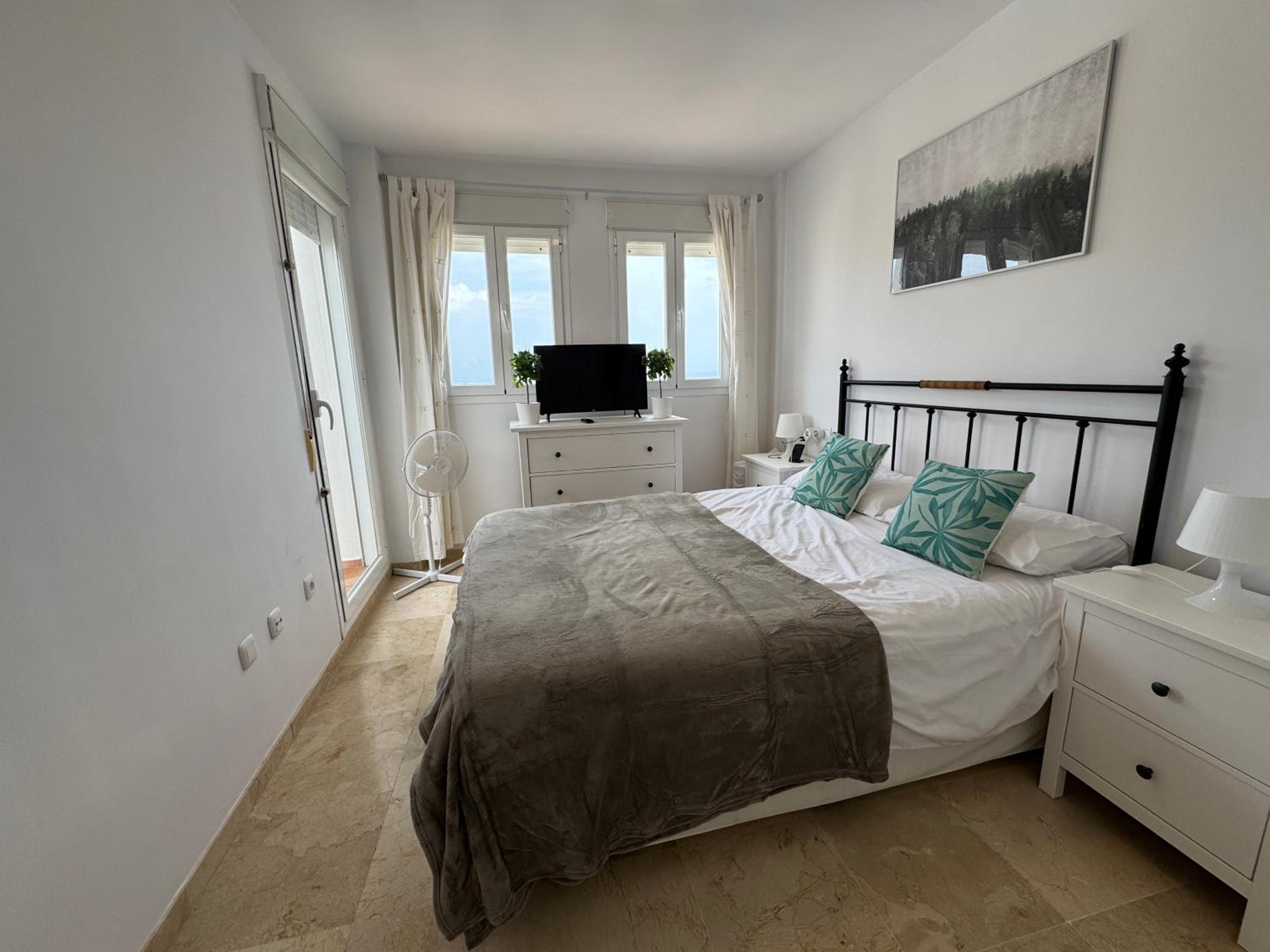 Casa Feliz - Stunning 2 bed Penthouse in Manilva with pool, sea and mountain views, close to the beach and facilities view 3