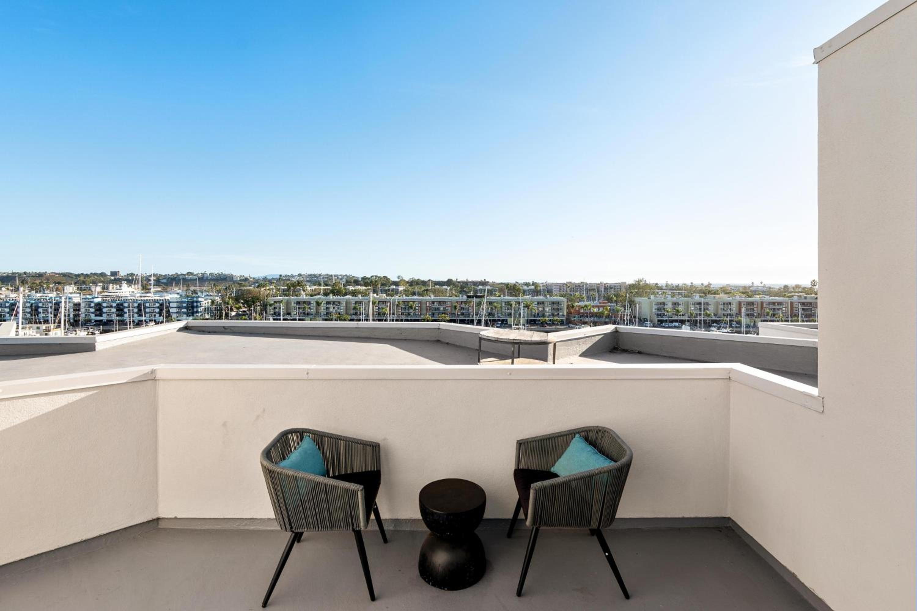 Exquisite 3Level Penthouse with a Secluded Rooftop