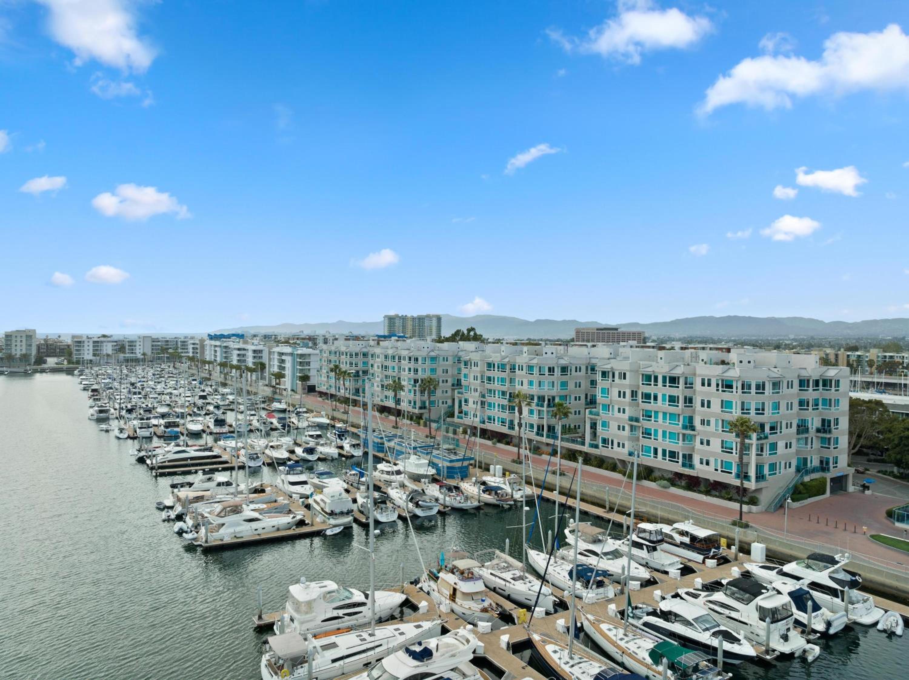 Exquisite 3Level Penthouse with a Secluded Rooftop