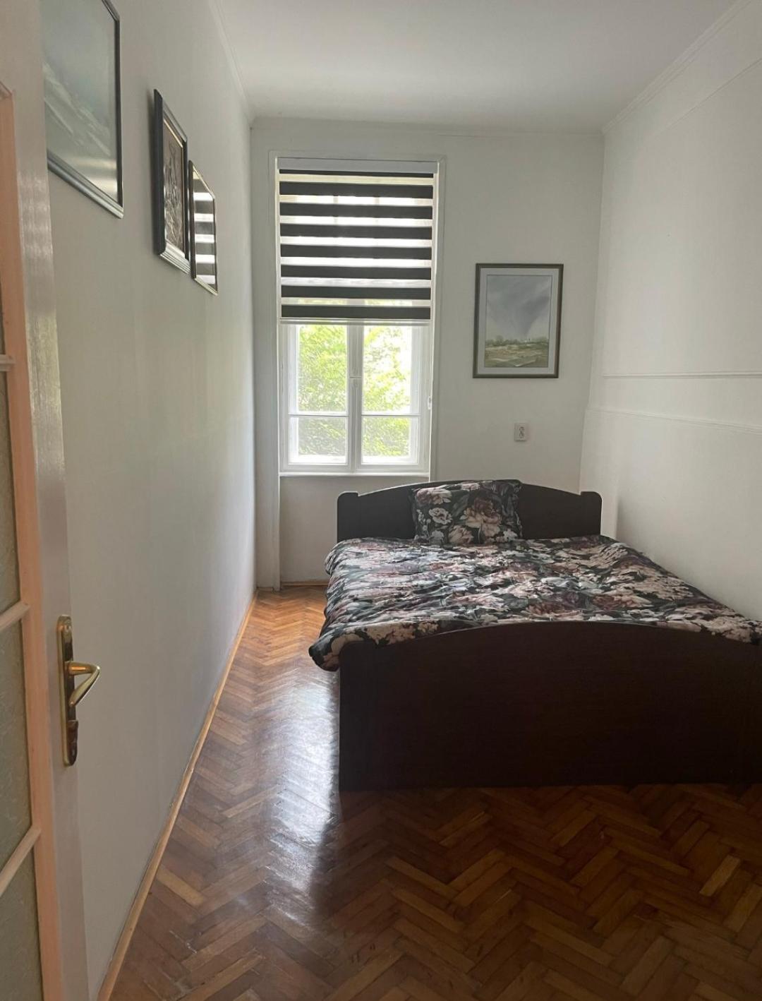 "Apartman Car" new on booking view 3