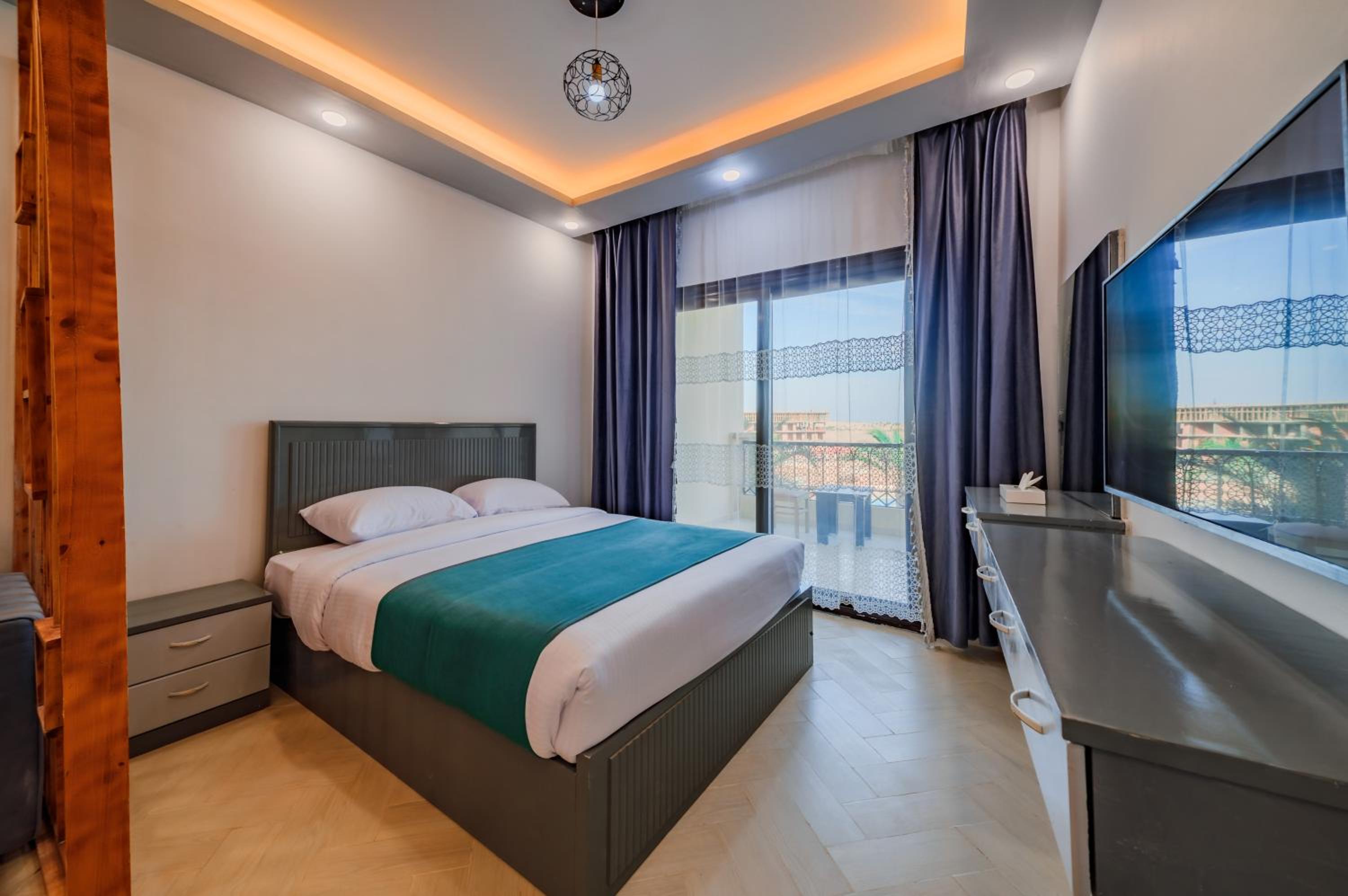 Al Saraya Sahl Hasheesh by Peaks