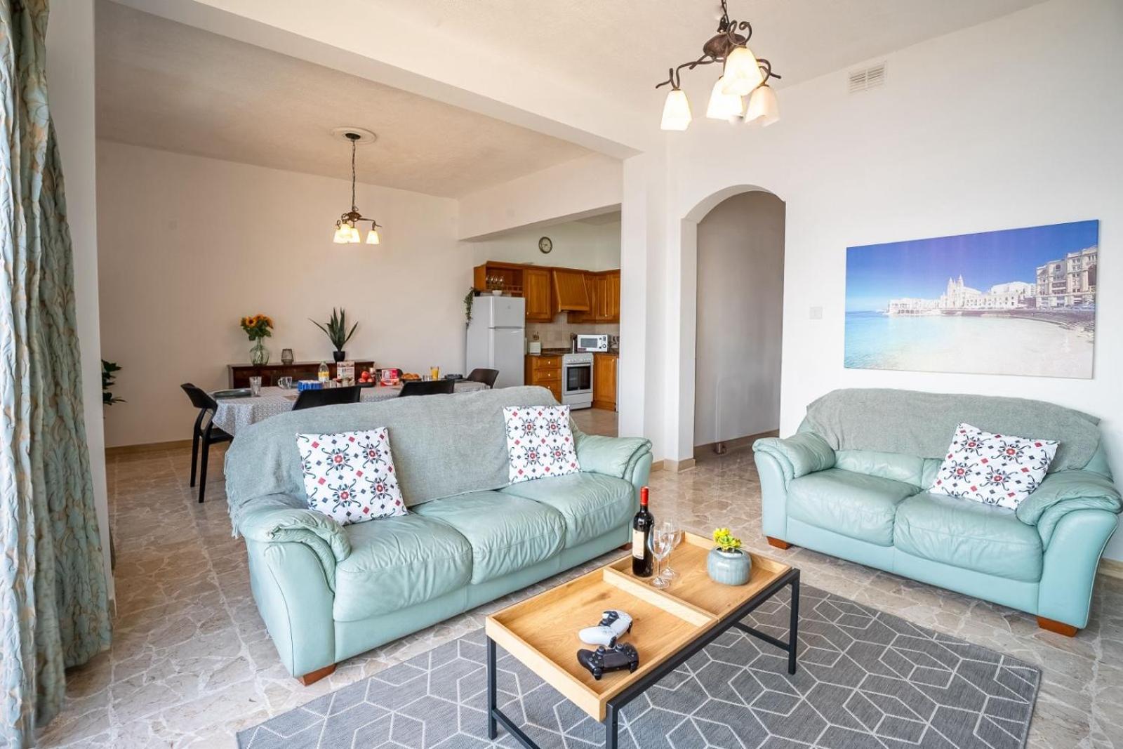 Sea Front 3 Bedroom Apartment with PS5
