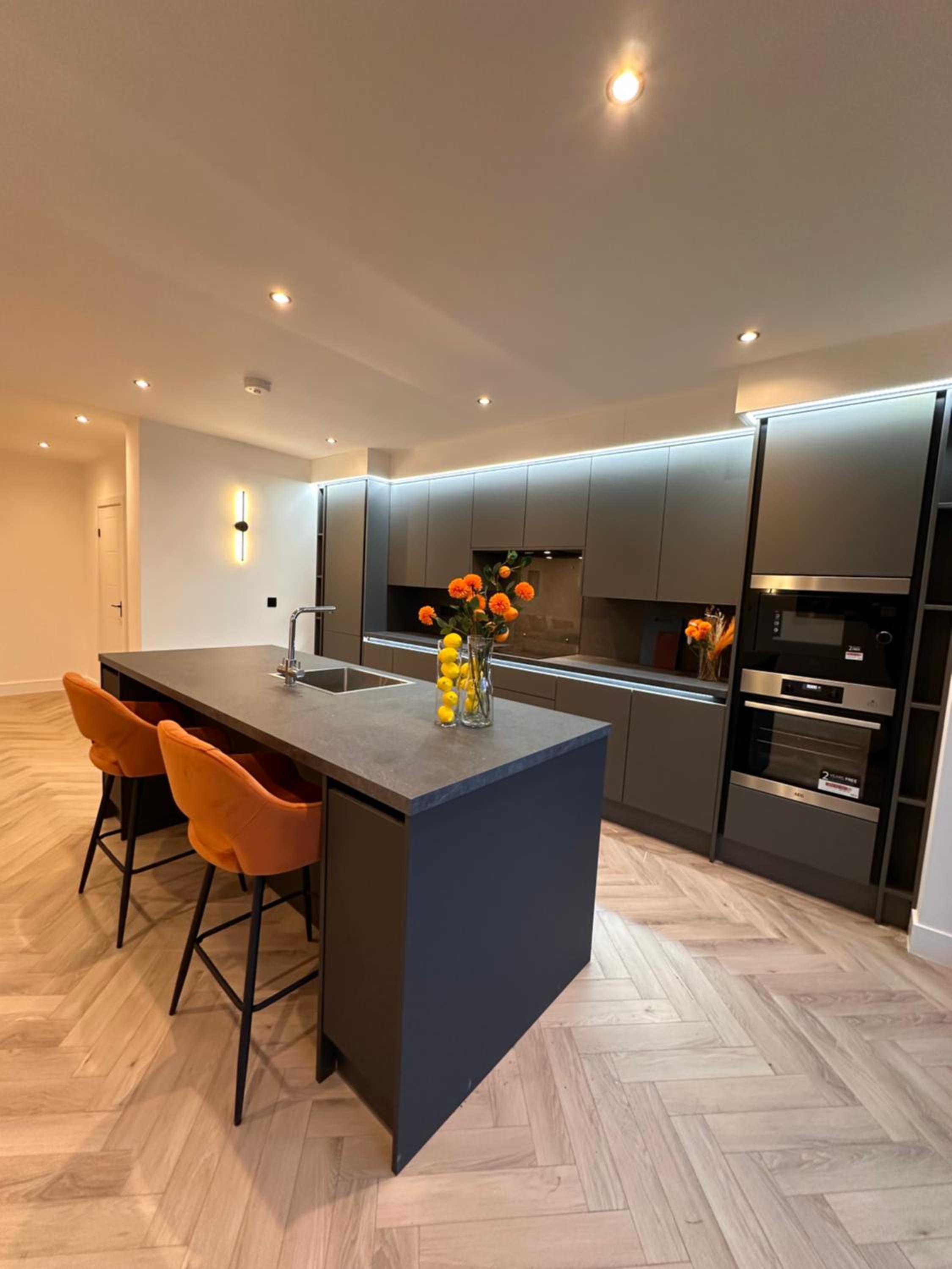 Luxury fully Self-Contained Studio with private bathroom and kitchen R6 view 5