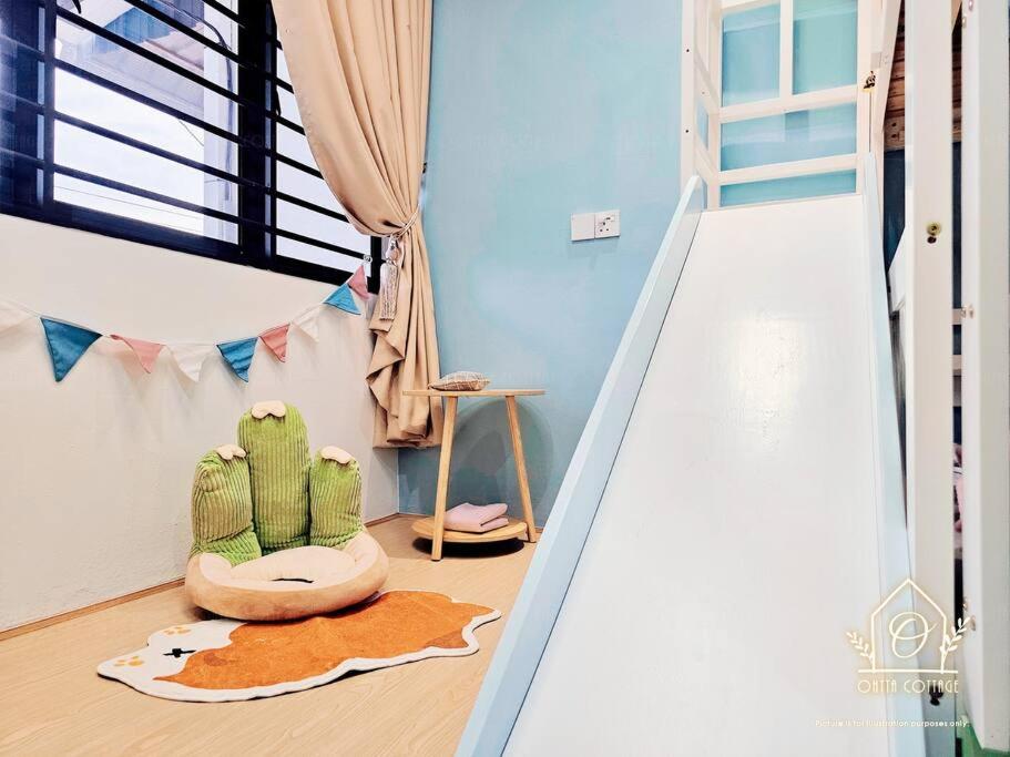 OC63 by Ohtta Cottage Ipoh for 13 Adults 4 Children