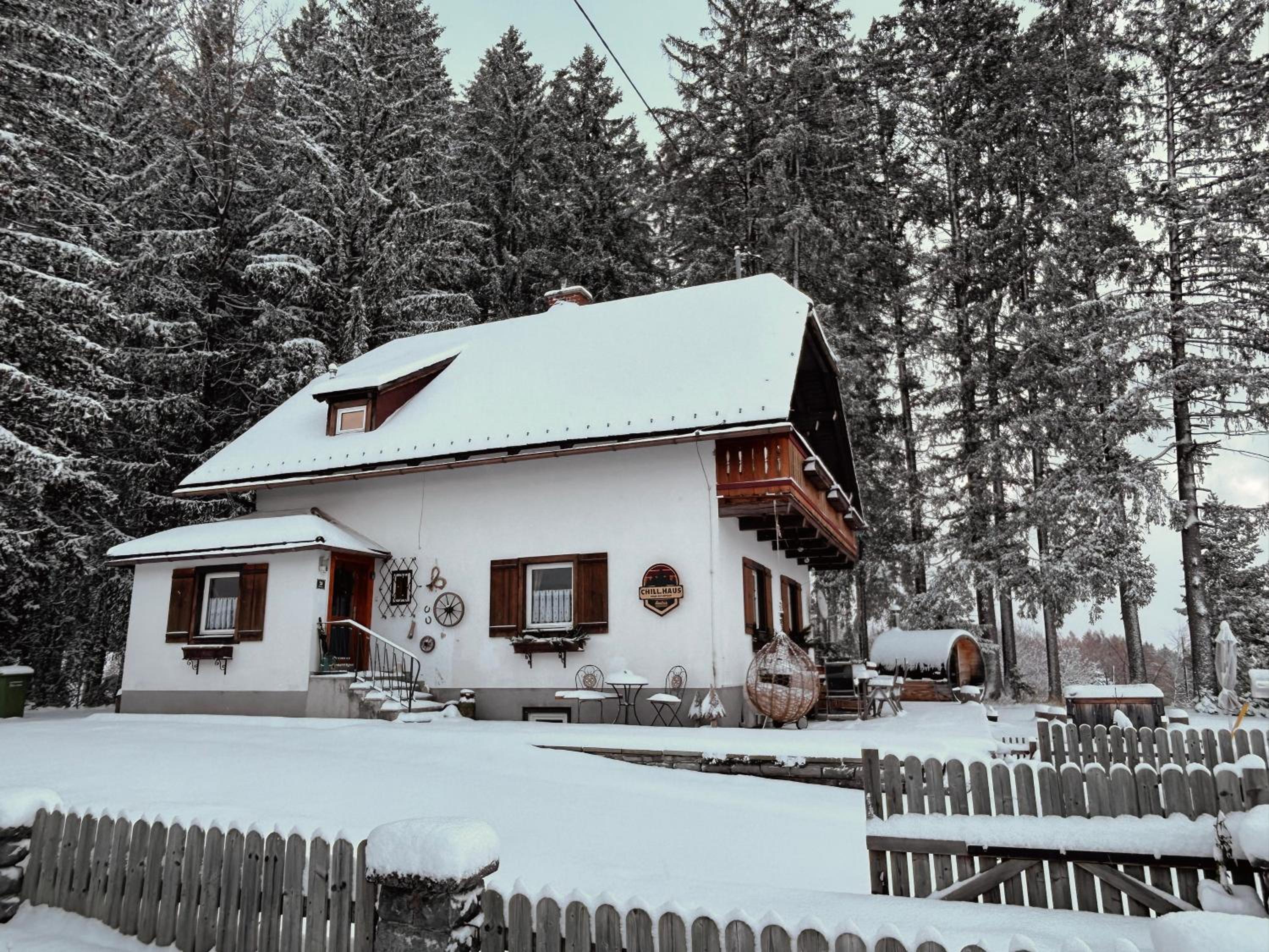 CHILLHAUS Pear Mountain by AA Holiday Homes