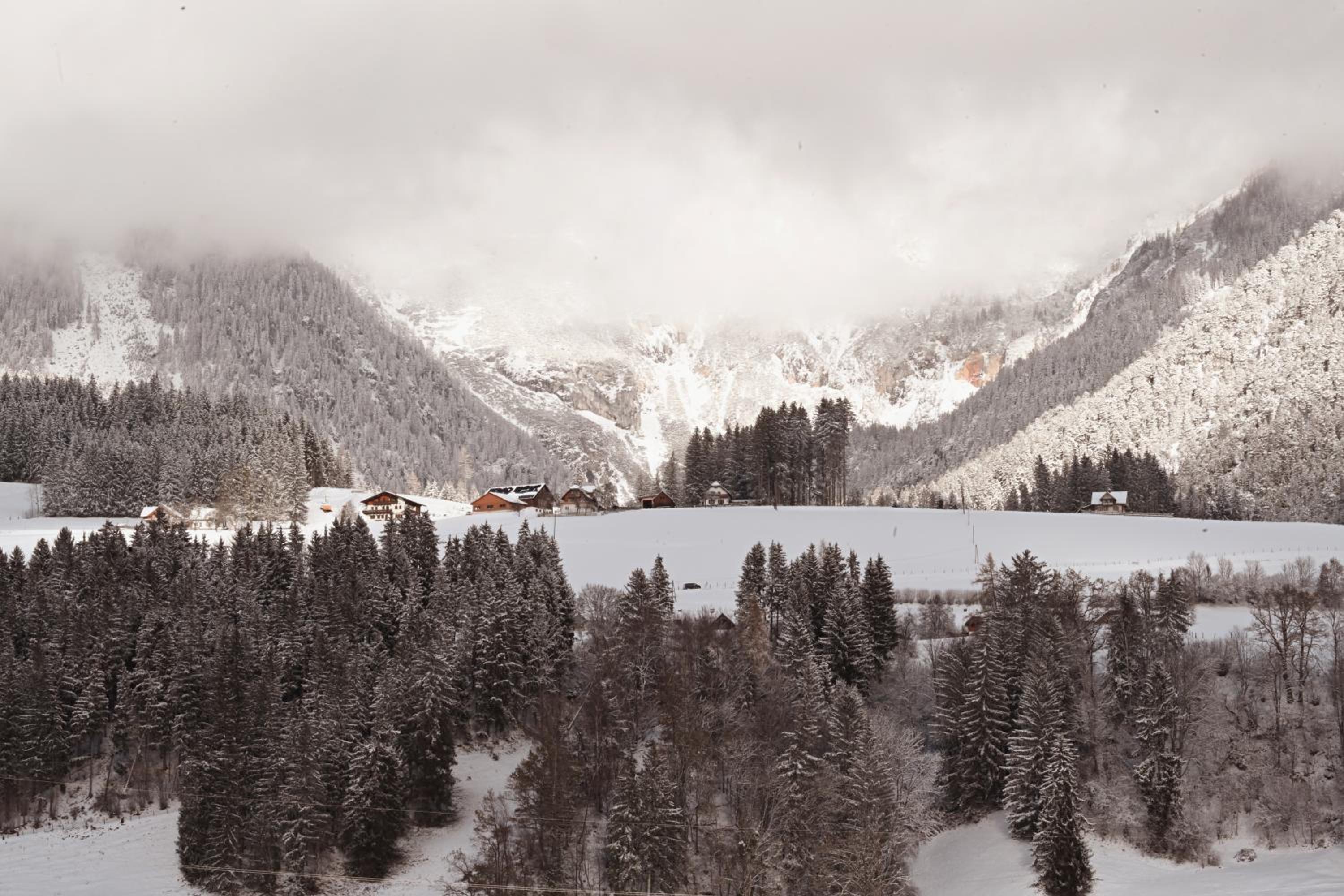 CHILLHAUS Pear Mountain by AA Holiday Homes